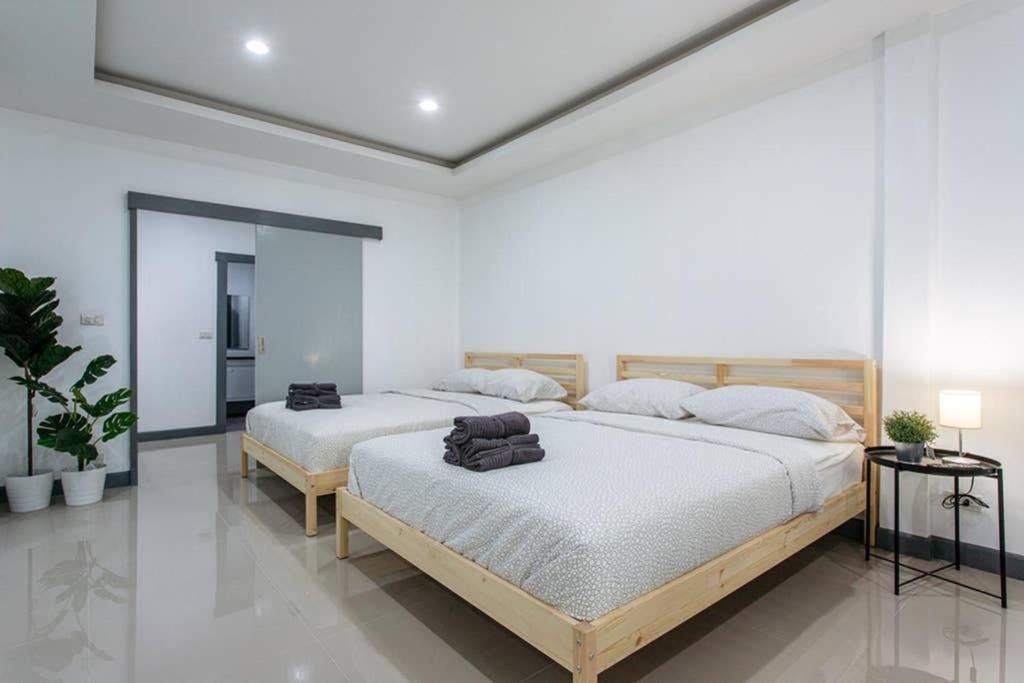 Бангкок: P4 Silom Large 2beds full kitchen WIFI 4-6pax