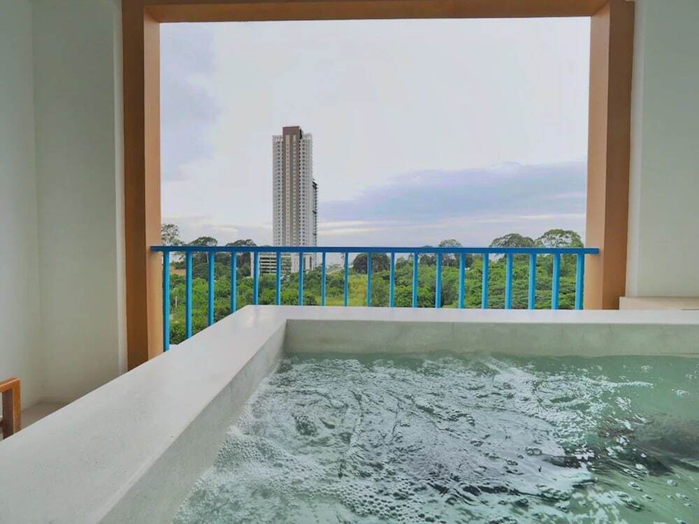 Банг-Саре: Costa Village Jacuzzi Bangsaray