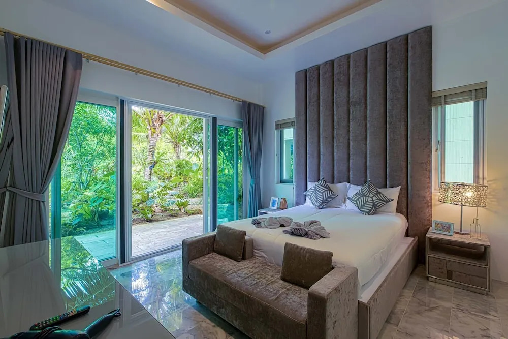 Чаам: 6BR Luxury Tropical Pool Villa PH125