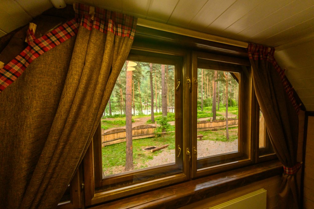 Манжерок: Tayozhnyy Ugol Holiday park