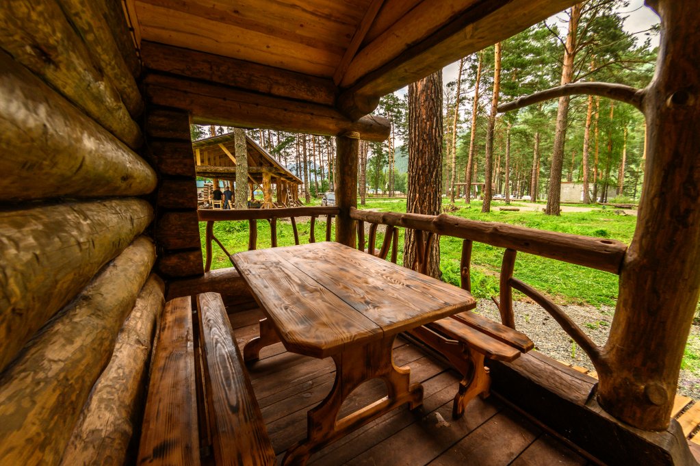 Манжерок: Tayozhnyy Ugol Holiday park