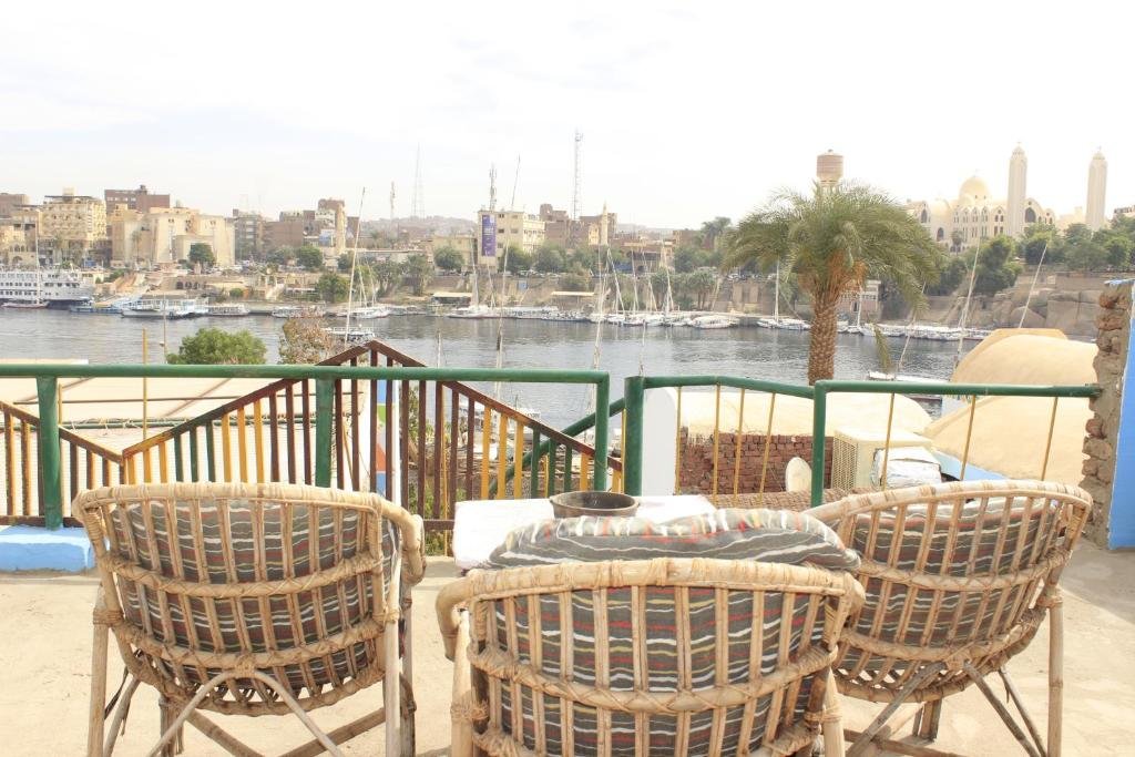 carousel image 4