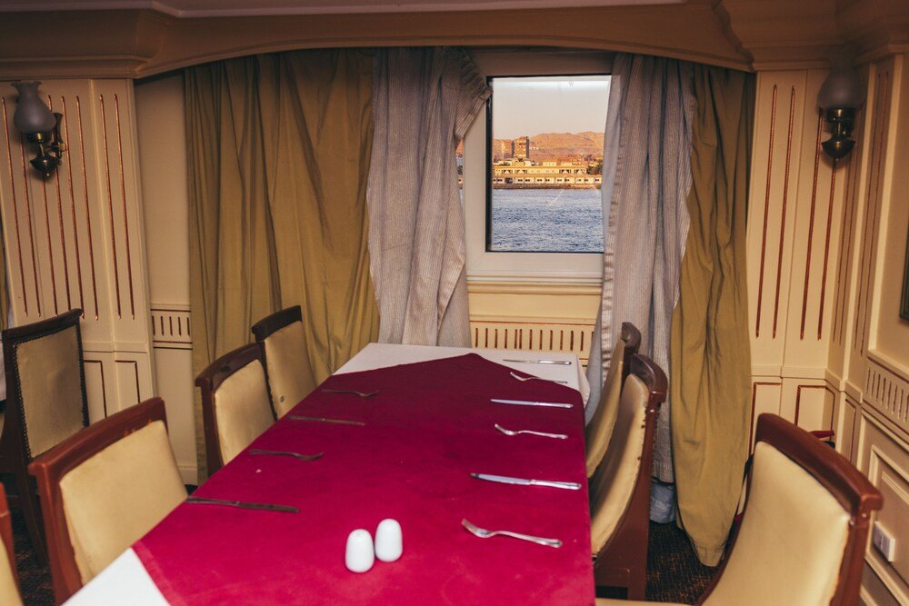 Queen Isis Floating Hotel — фото 2