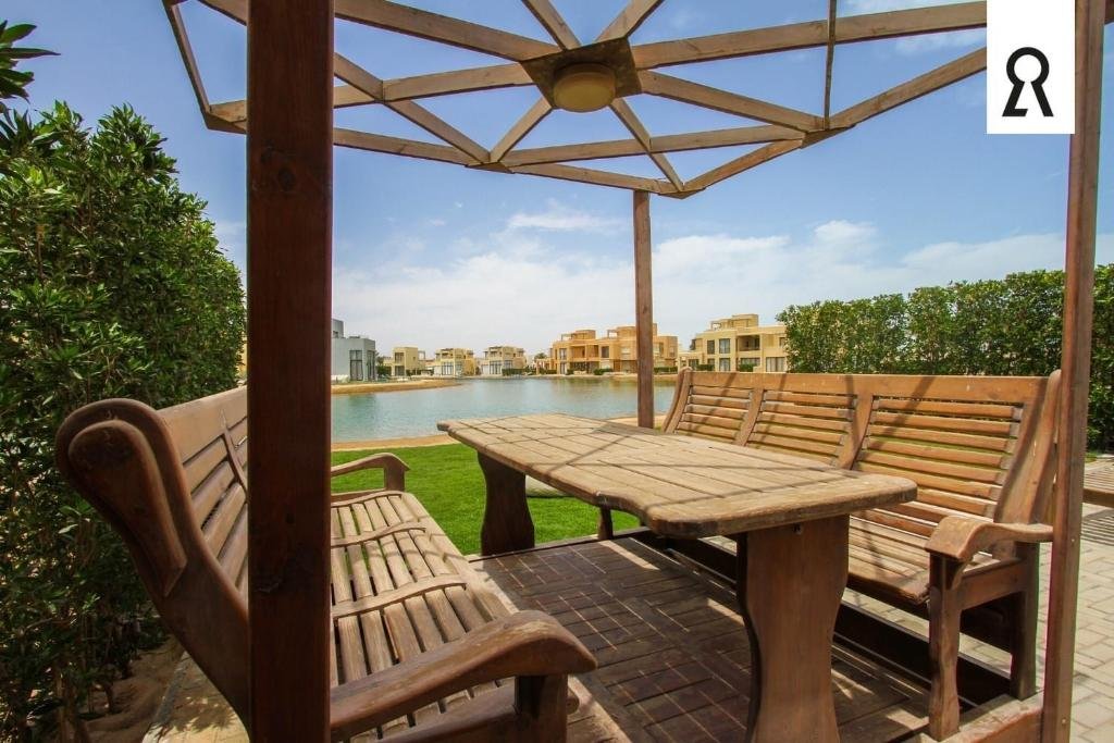 Luxurious 3br Lakefront Town-House (Tawila) — фото 3