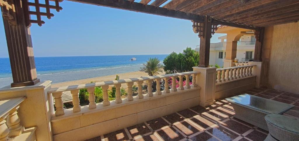 Luxury Seafront Pool Villa - 3 Stories & Roof floor - All Master Bedrooms — фото 5