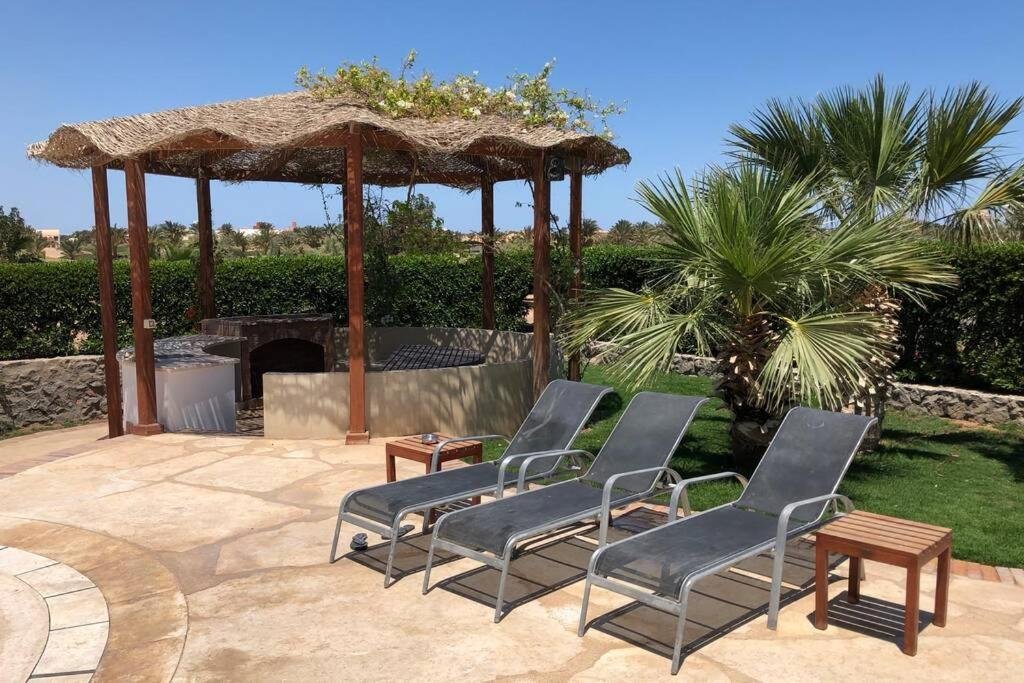 Villa with 5 bedrooms & 4 bathrooms - private heated pool — фото 5