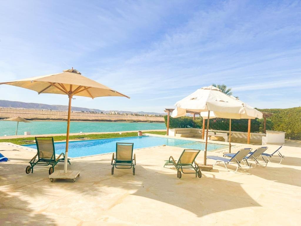 Эль-Гуна: Luxury 4 bedroom villa with a heated pool