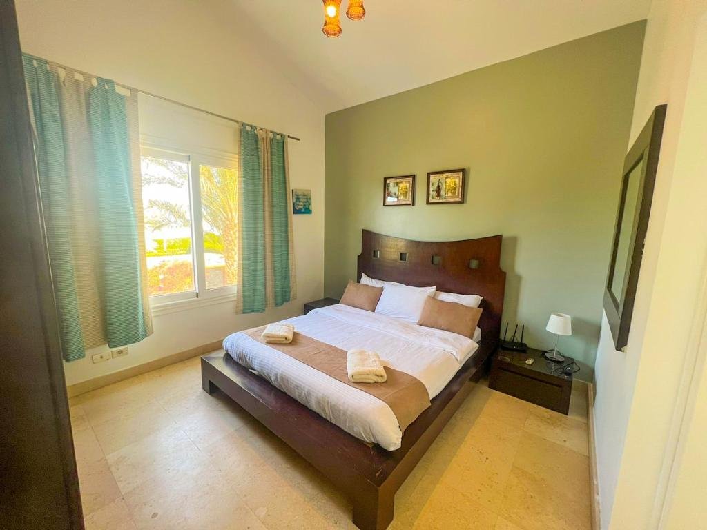 Эль-Гуна: Luxury 4 bedroom villa with a heated pool