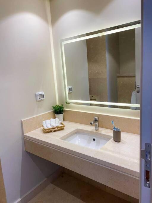 Lovely 1 Bedroom apt. At Mangroovy residence with free access to the Beach and Pools — фото 1