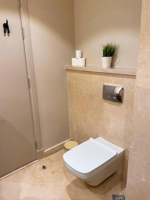 Lovely 1 Bedroom apt. At Mangroovy residence with free access to the Beach and Pools — фото 6