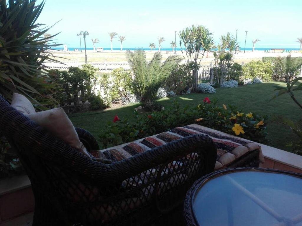 Эль-Аламейн: Lazorde bay sea front chalet first row with garden سيدي عبد الرحمن الساحل الشمالي لازرودي باي