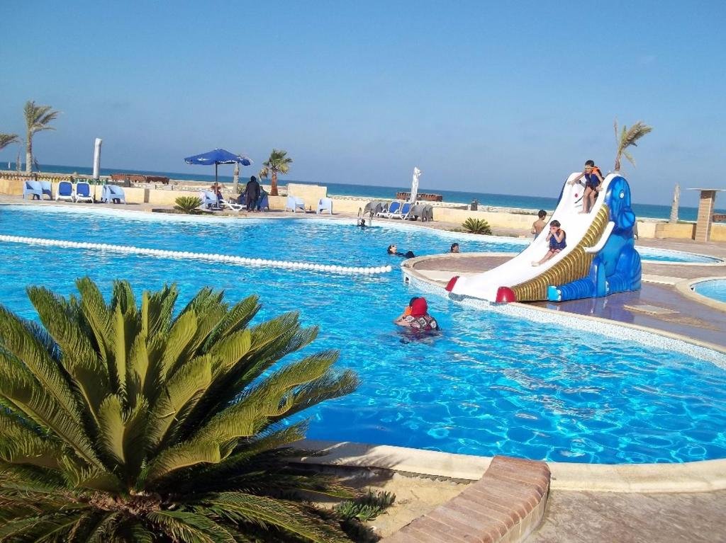 Эль-Аламейн: Lazorde bay sea front chalet first row with garden سيدي عبد الرحمن الساحل الشمالي لازرودي باي