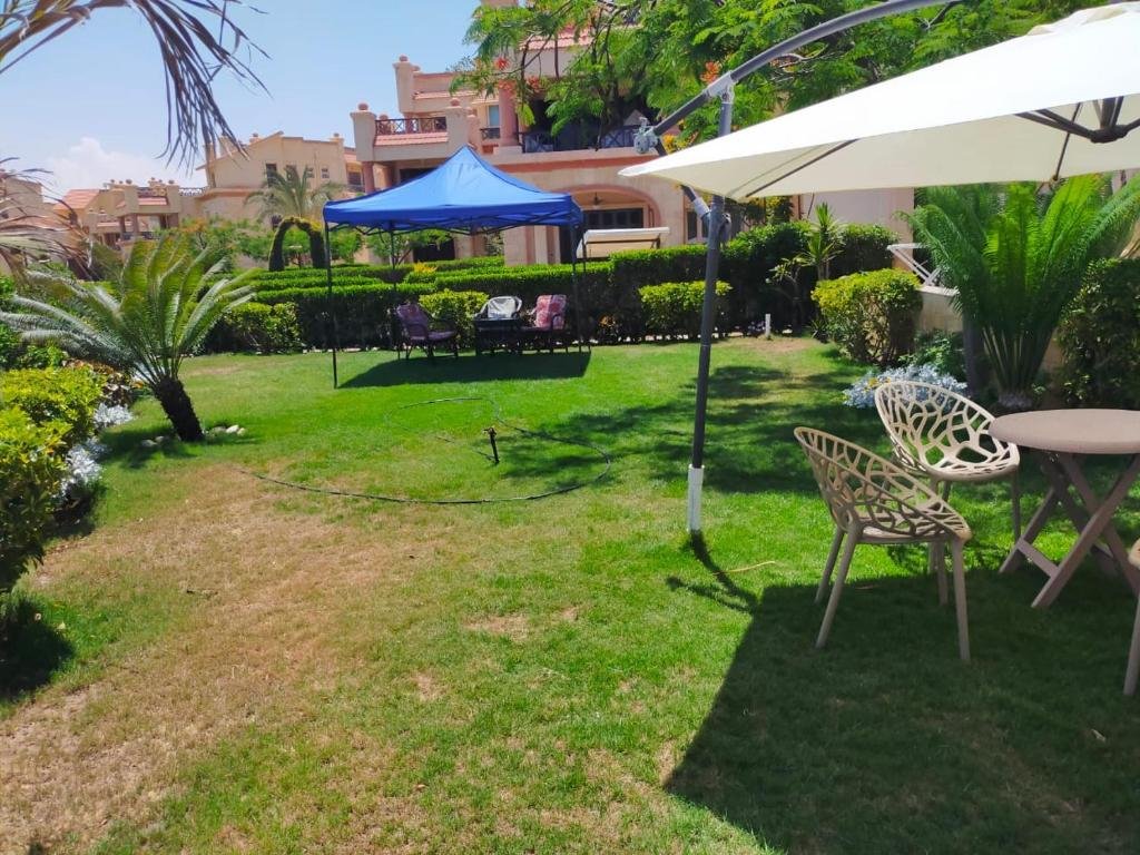Эль-Аламейн: Lazorde bay sea front chalet first row with garden سيدي عبد الرحمن الساحل الشمالي لازرودي باي