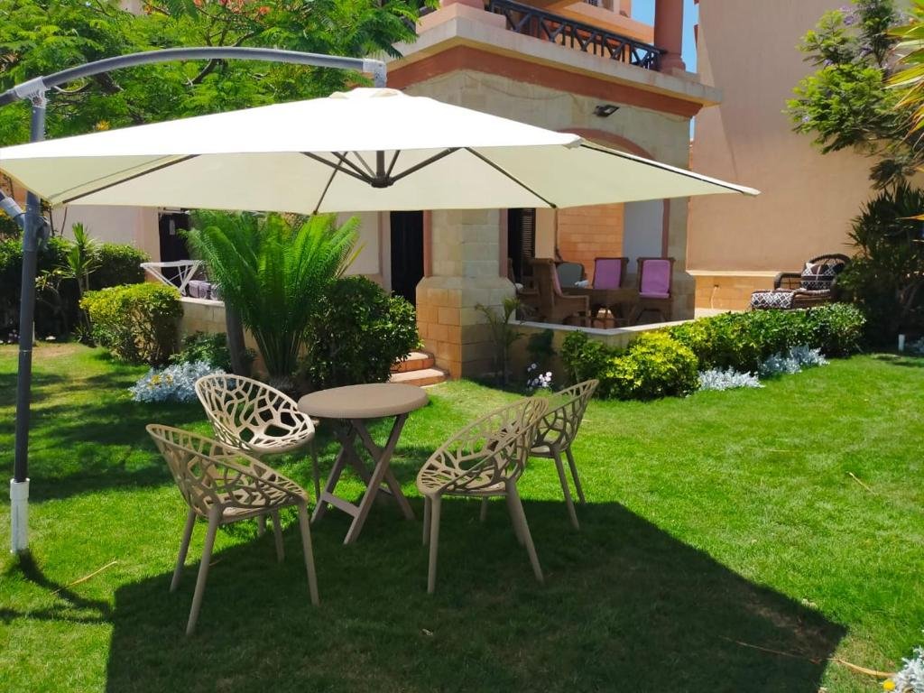 Эль-Аламейн: Lazorde bay sea front chalet first row with garden سيدي عبد الرحمن الساحل الشمالي لازرودي باي