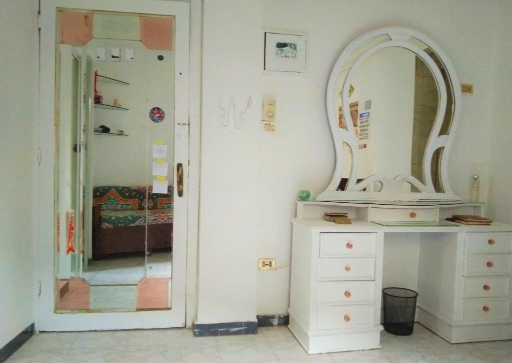 Lovely Double Room with AC in Downtown — фото 2