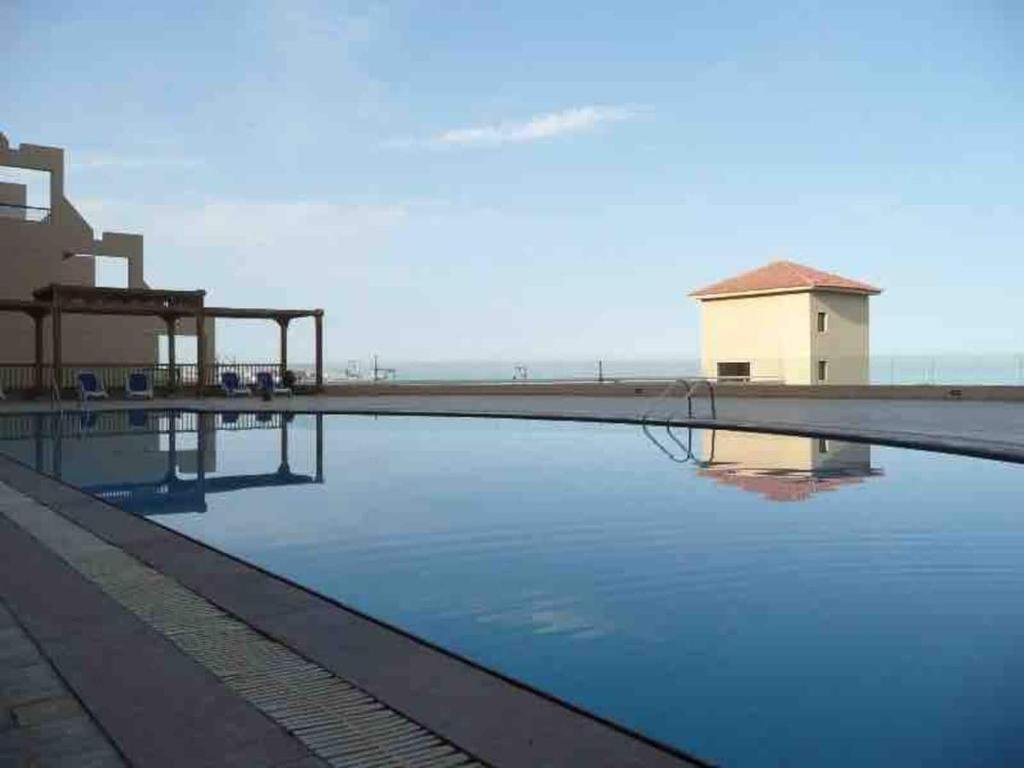 Lovely 2 bedroom condo with beach access & pool! — фото 2