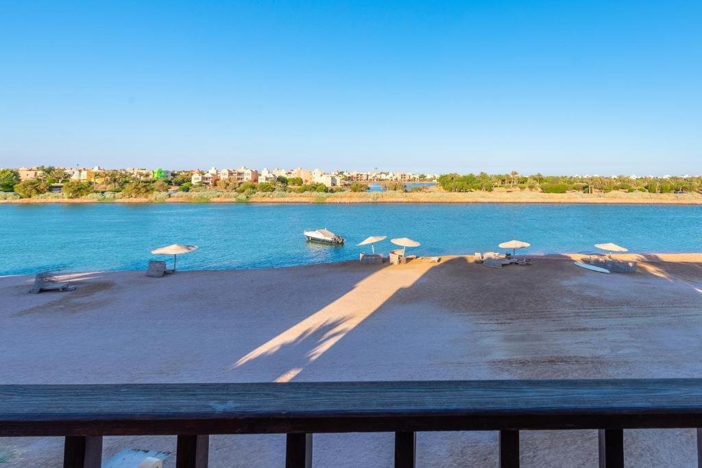 Lagoon View 1-Bedroom Apartment in West Golf El Gouna — фото 5