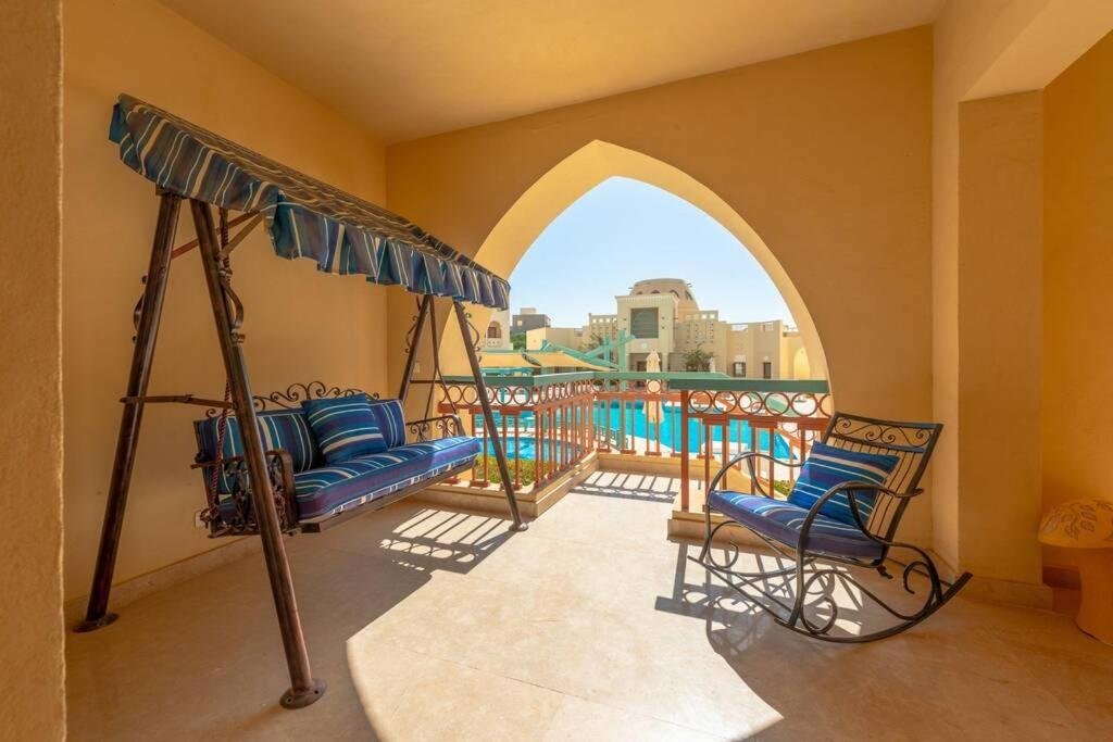 Marina Mosaique 1 BR Apartment with Pool view — фото 3