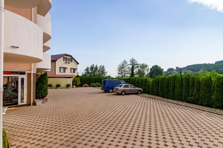 Небуг: Guest House Admiral