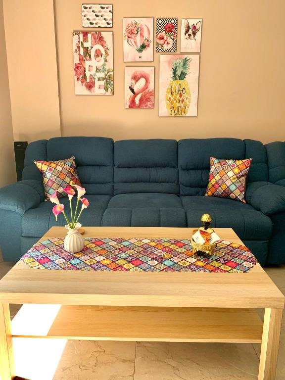 Lovely 2-Bedroom Condo in Compound w Jacuzzi Garden View Wi-Fi, Netflix — фото 2