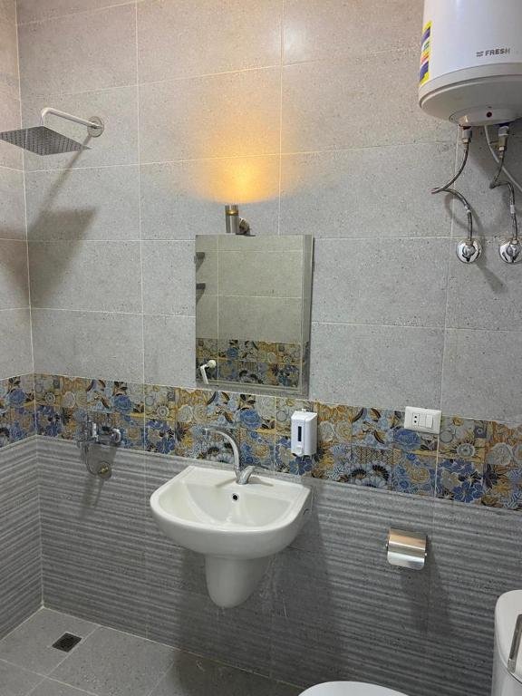 شقه فندقيه 3 غرف حمامين و مطبخ و حديقه خاصه امام الجامعه الامريكيه و مول point 90 — фото 5