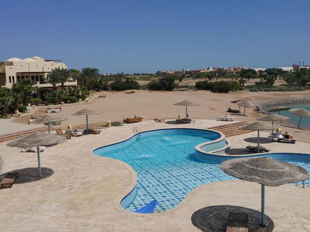 Gouna 1 BR shared pool and lagoon — фото 1
