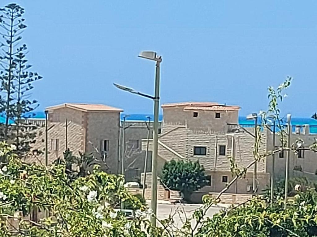 Эль-Аламейн: شاليه جميل 7ح غرفتين تراس كبير يرى البحر عائلات فقط اللوتس الساحل الشمالى