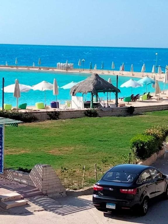 Эль-Аламейн: شاليه جديد ارضى ٣ نوم ٣ حمام تانى صف ع البحر اللوتس الساحل الشمالى