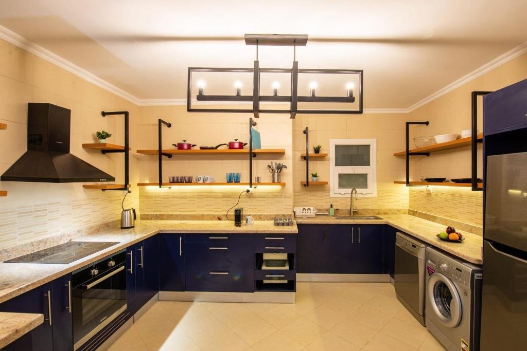 Каир: Waterfront Designer 2br W/ Pool Access - 5 Min To Airport