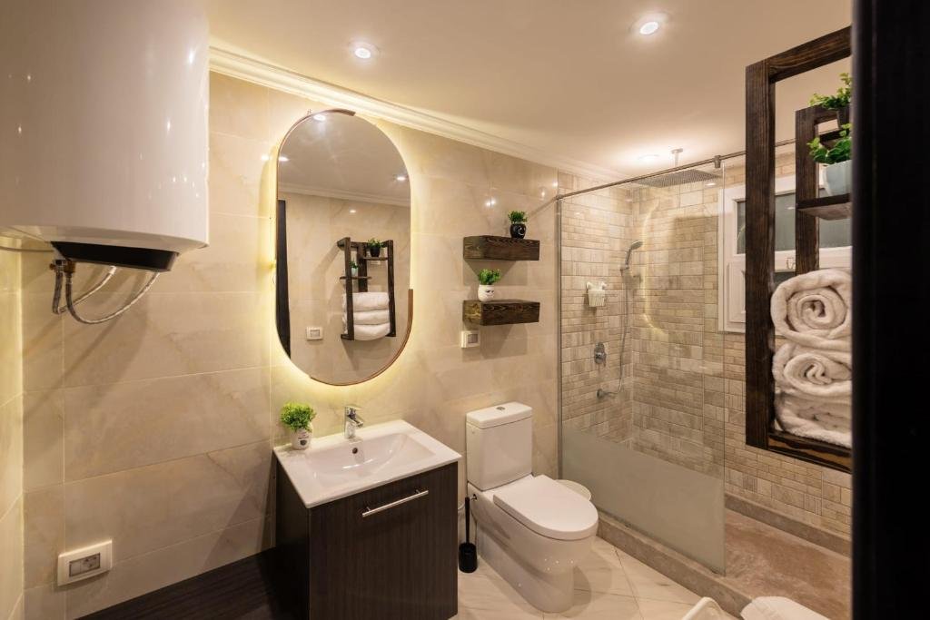 Waterfront Designer 2br W/ Pool Access - 5 Min To Airport — фото 2