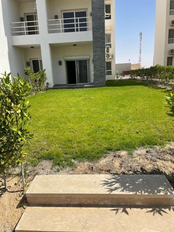 Вади-Дельга: 2 bedroom Chalet with garden for rent at Amwaj north cost