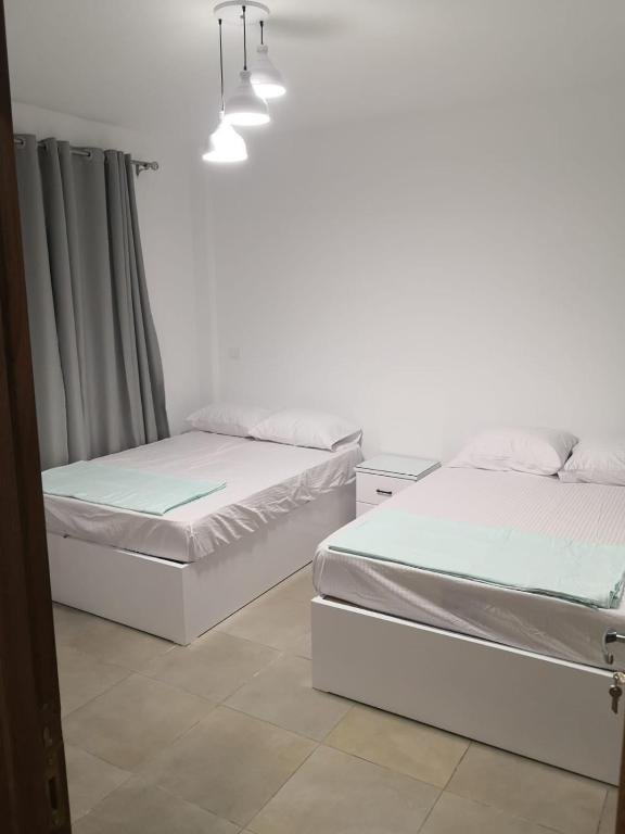 Вади-Дельга: 2 bedroom Chalet with garden for rent at Amwaj north cost