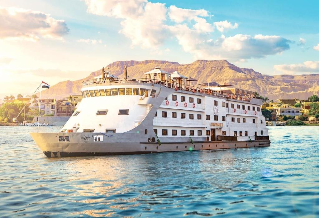 Луксор: Champollion II 5 Stars Nile cruise