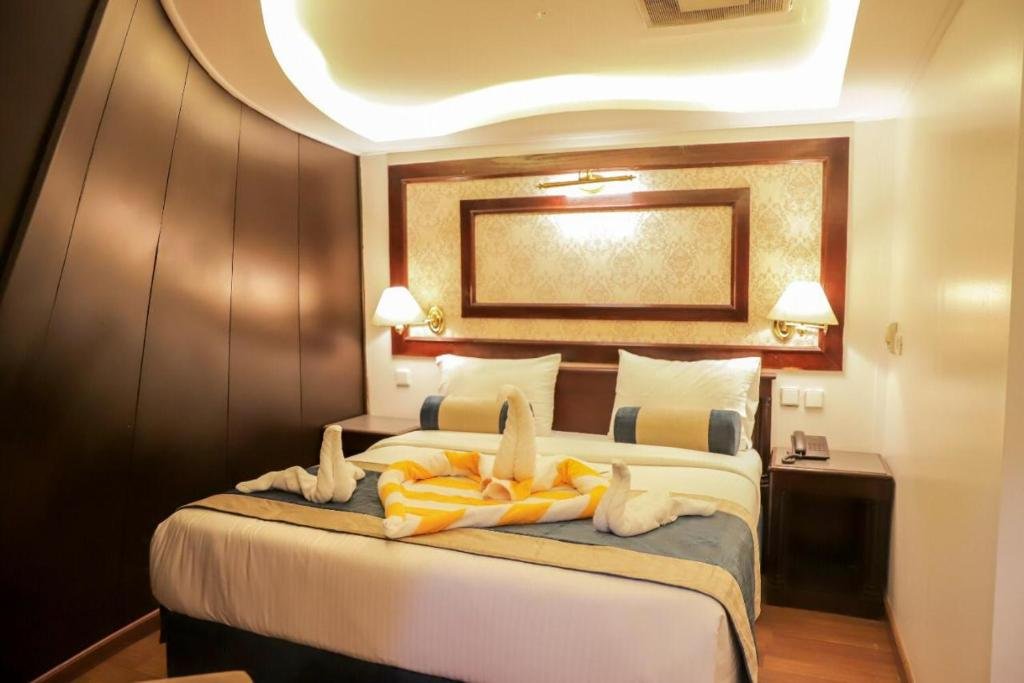 Луксор: Champollion II 5 Stars Nile cruise
