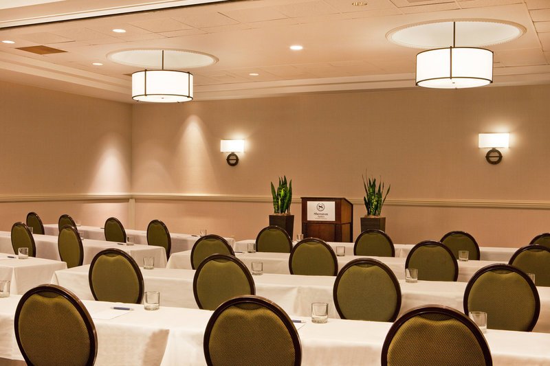 Масаллы: Sheraton Suites Country Club Plaza