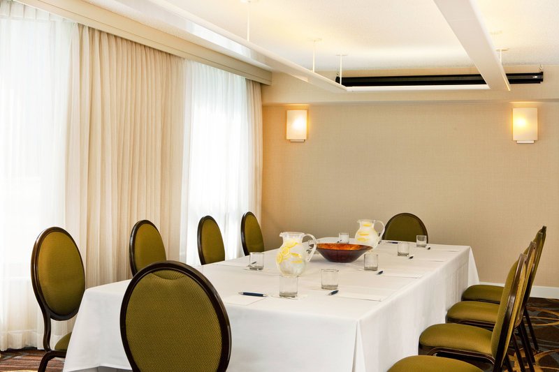 Масаллы: Sheraton Suites Country Club Plaza
