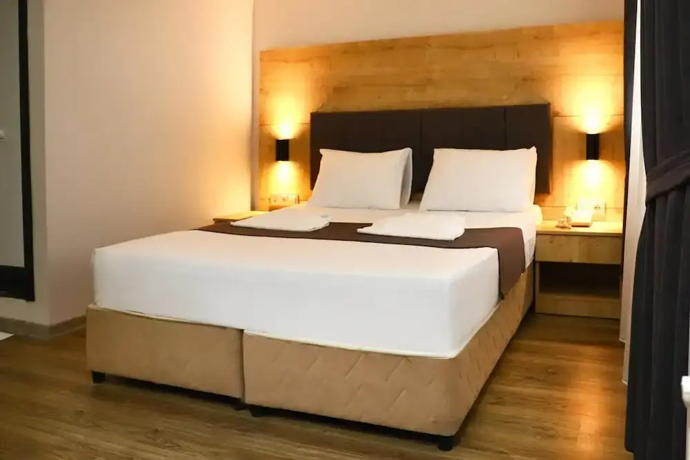 Арсин: Yıldız Moonlight Hotel