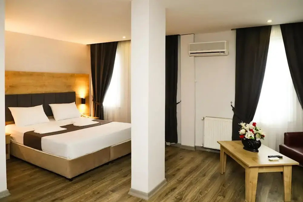 Арсин: Yıldız Moonlight Hotel
