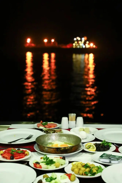 Арсин: Yıldız Moonlight Hotel