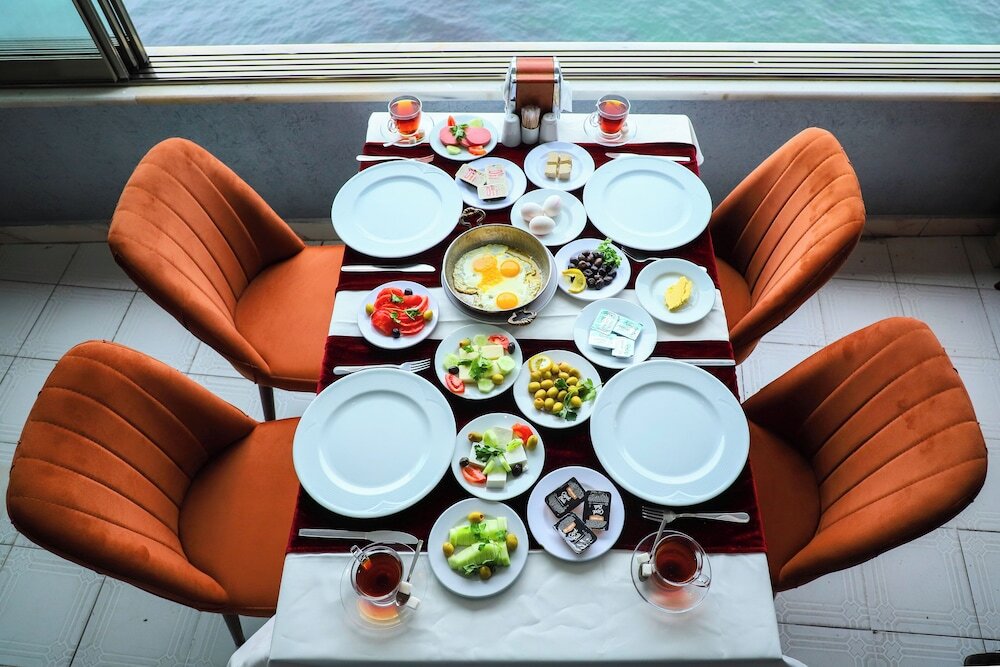 Арсин: Yıldız Moonlight Hotel