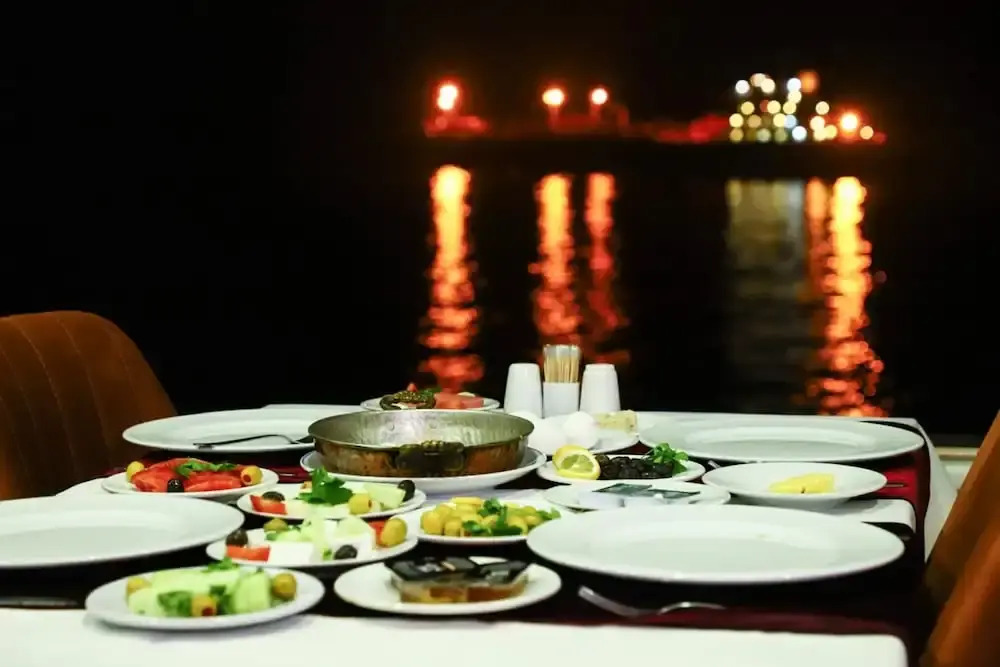 Арсин: Yıldız Moonlight Hotel