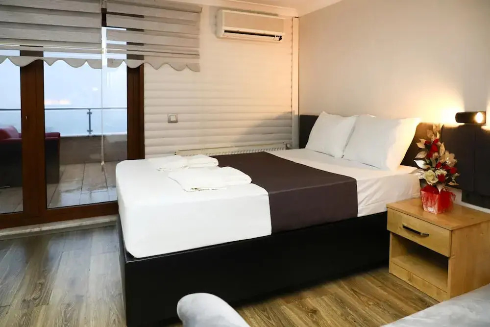 Арсин: Yıldız Moonlight Hotel