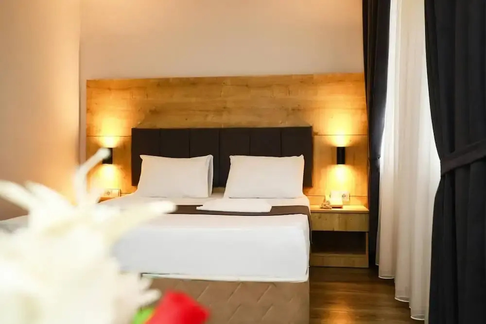 Арсин: Yıldız Moonlight Hotel