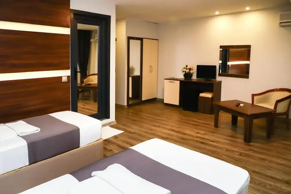Арсин: Yıldız Moonlight Hotel