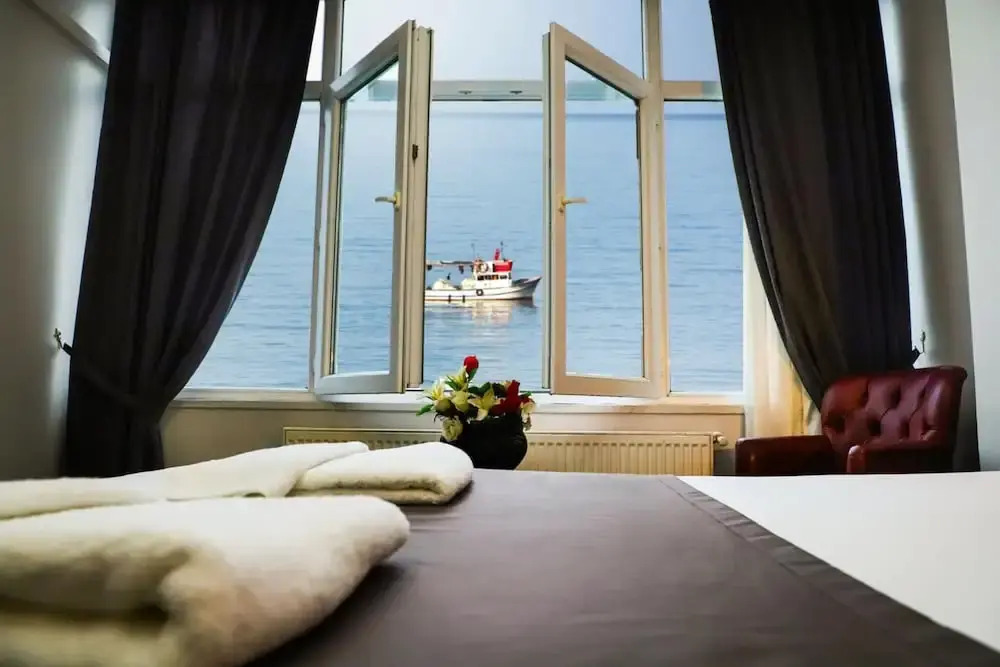 Арсин: Yıldız Moonlight Hotel