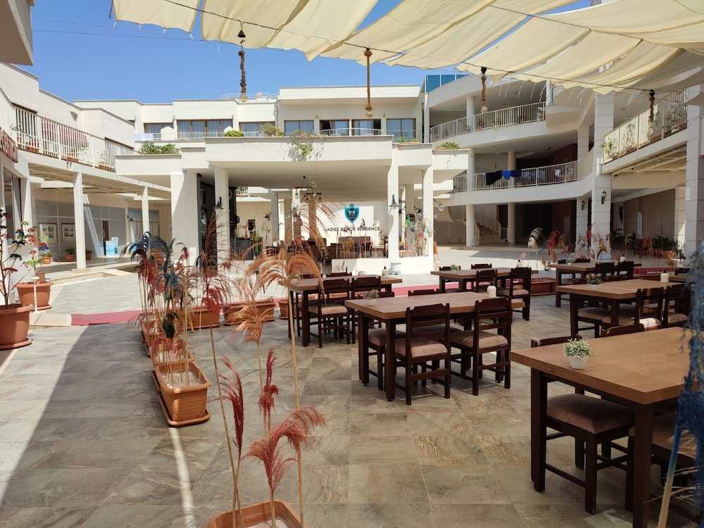 Кушадасы: Ladies Beach Suite Hotel
