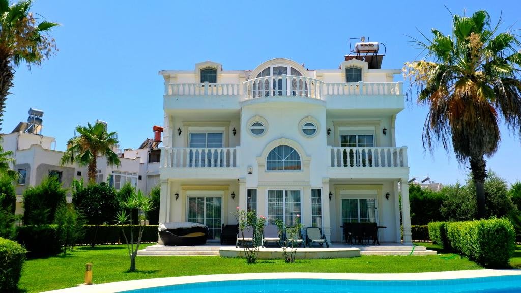 Серик: Helios Villa