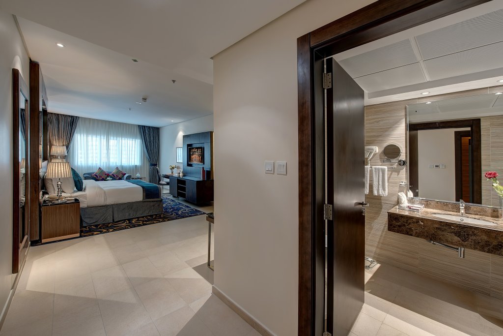 Дубай: Omega Hotel