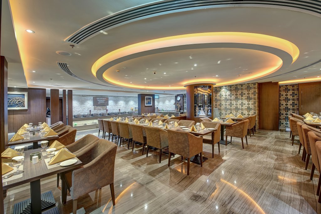 Дубай: Omega Hotel