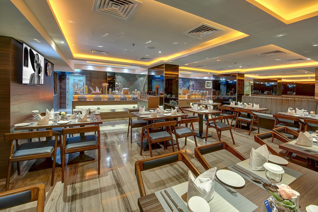 Дубай: Omega Hotel